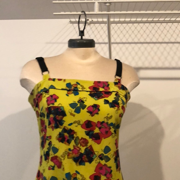 Cute flowy unique dress - Picture 2 of 4